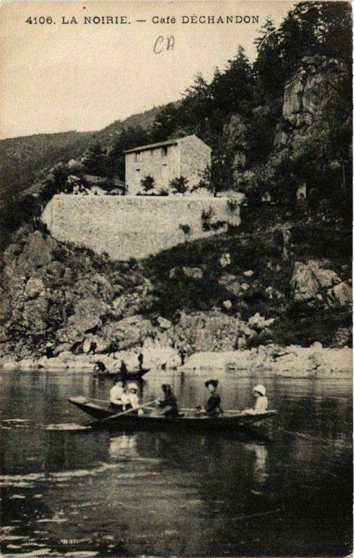 Carte postale ancienne La Noirie - Café Déchandon à Chandon