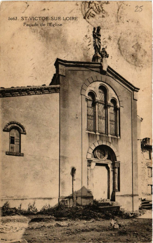 Carte postale ancienne Saint-Victor-sur-Loire - Facade de l'Eglise