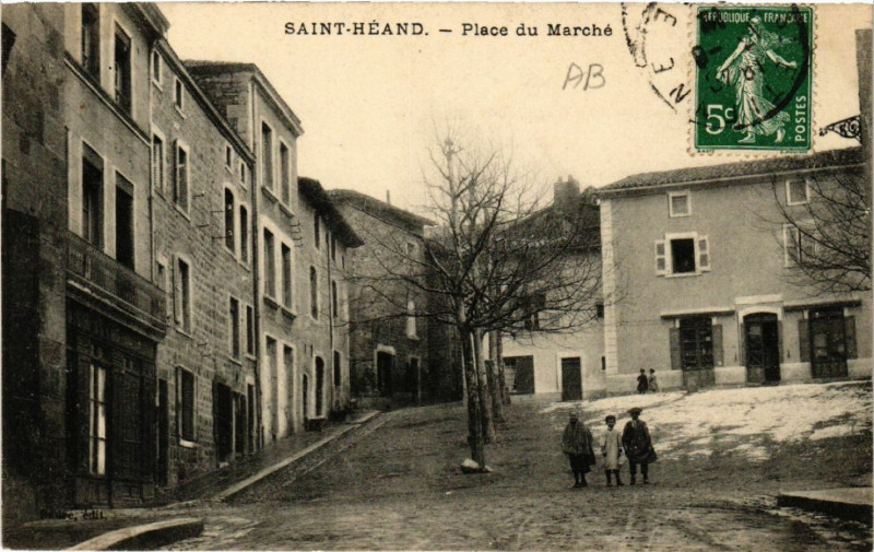 Carte postale ancienne Saint-Heand - Place du Marché à Saint-Héand