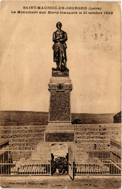 Carte postale ancienne Saint-Maurice-en-Gourgois - Le Monument aux Morts inaugure à Saint-Maurice-en-Gourgois