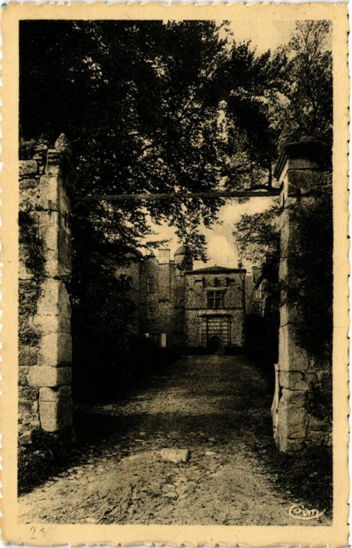 Carte postale ancienne Saint-Marcel-de-Felines - Avenue du Chateau à Saint-Marcel-de-Félines