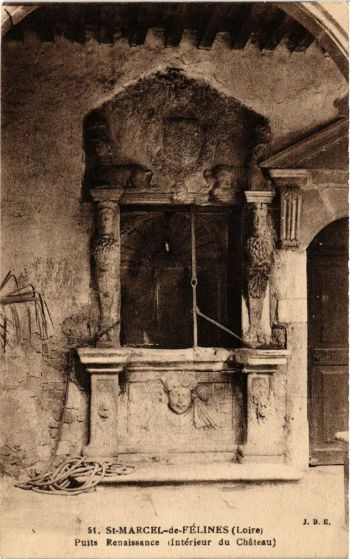 Carte postale ancienne Saint-Marcel-de-Felines - Puits Renaissance (Intérieur du .. à Saint-Marcel-de-Félines