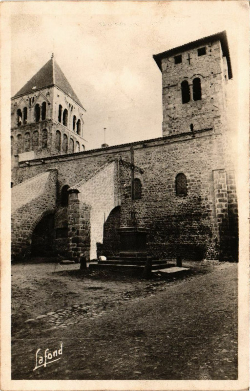 Carte postale ancienne Saint-Rambert-sur-Loire - Eglise Romane du Xi Siécle