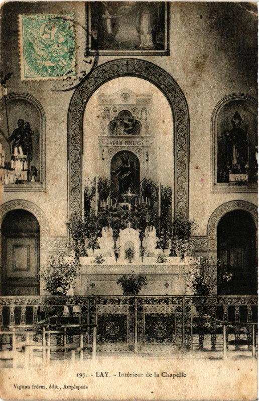 Carte postale ancienne Lay - Intérieur de la Chapelle à Lay