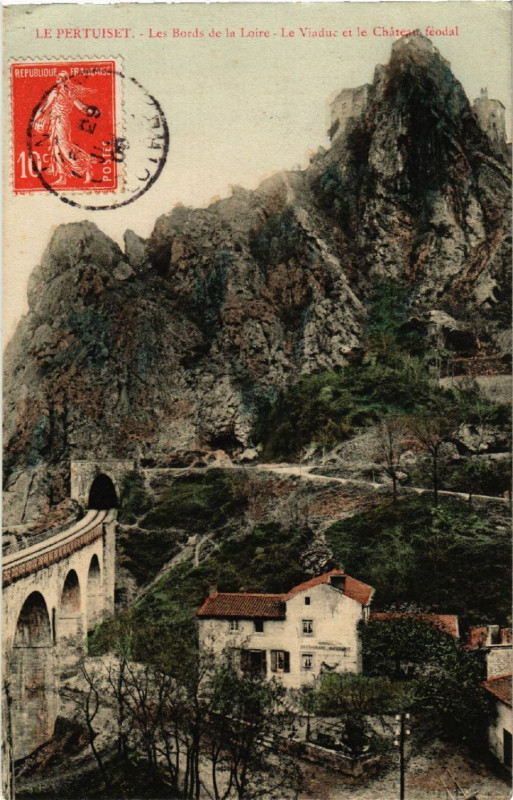 Carte postale ancienne Le Pertuiset - Les Bords de la Loire - Le Viaduc et le Chateau ..