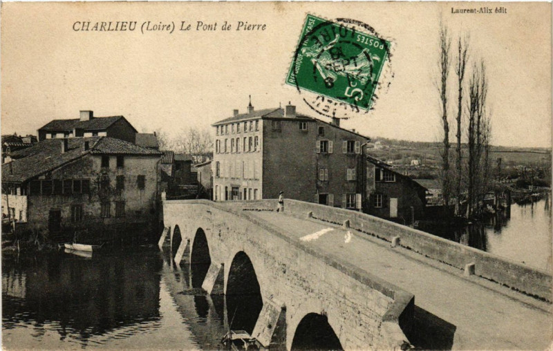 Carte postale ancienne Charlieu - Le Pont de Pierre à Charlieu