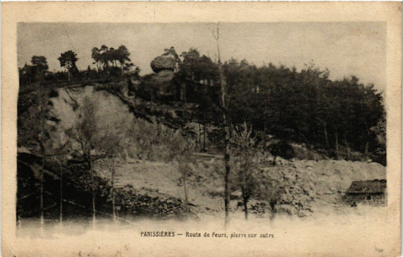 Carte postale ancienne Panissieres - Route de Feurs Pierre sur autre à Panissières