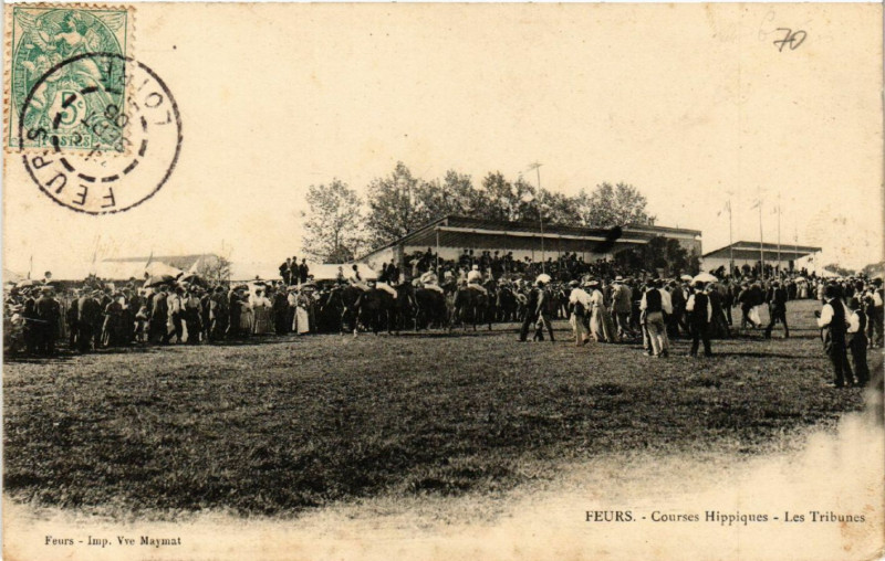 Carte postale ancienne Feurs - Courses Hippiques - Les Tribunes à Feurs