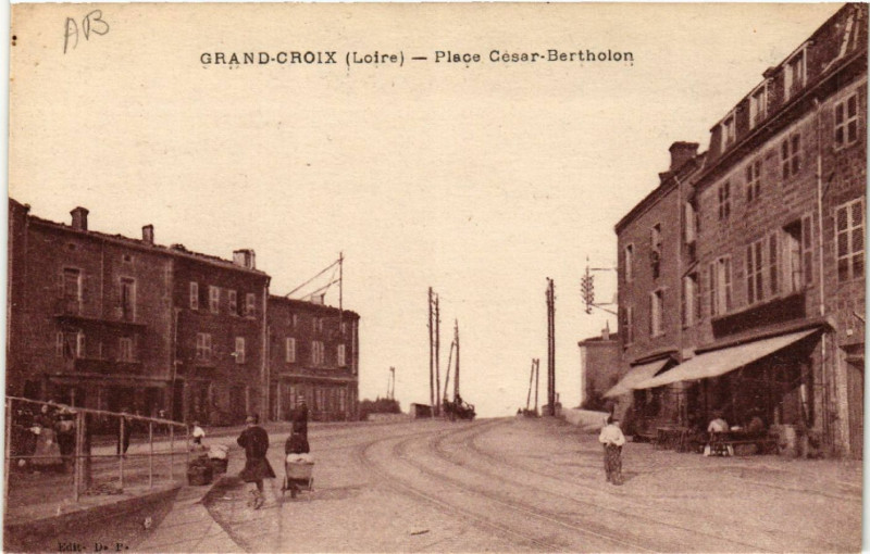 Carte postale ancienne Grand-Croix - Place Cesar-Bartholon