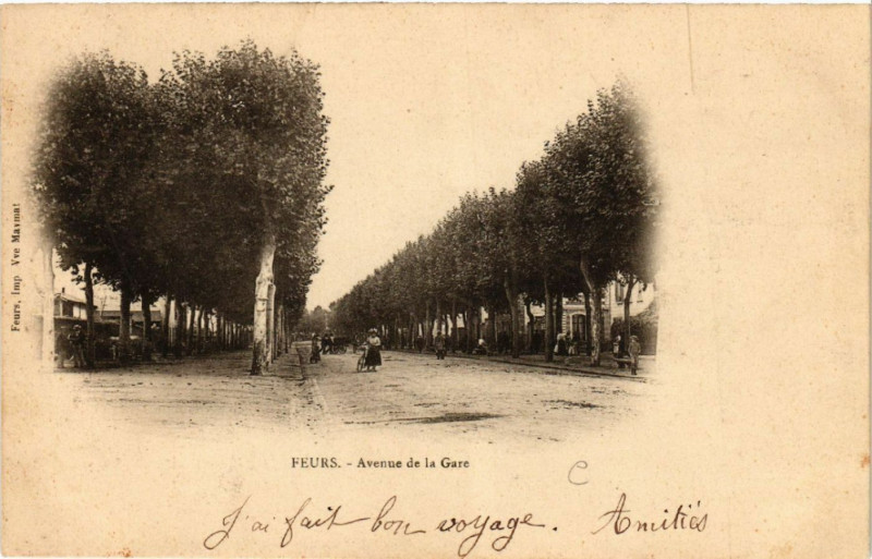 Carte postale ancienne Feurs - Avenue de la Gare à Feurs