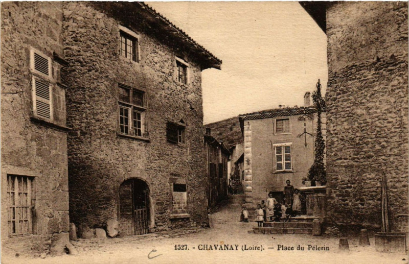 Carte postale ancienne Chavanay - Place du Pélerin à Chavanay
