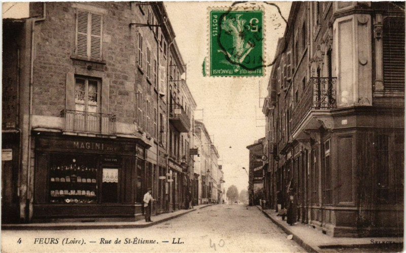 Carte postale ancienne Feurs - Rue de St-Etienne à Feurs