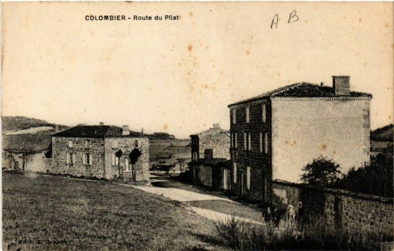 Carte postale ancienne Colombier - Route du Pilat à Colombier