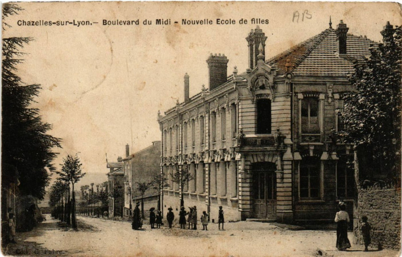 Carte postale ancienne Chazelles-sur-Lyon - Boulevard du Midi - Nouvelle Ecole de filles à Chazelles-sur-Lyon
