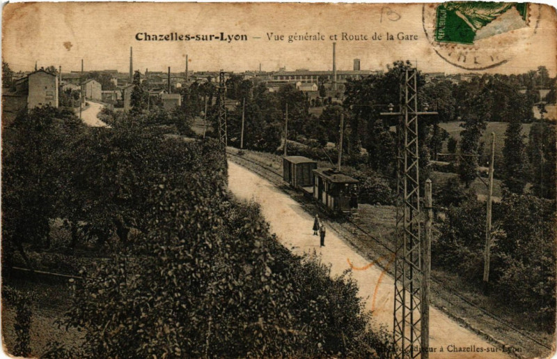Carte postale ancienne Chazelles-sur-Lyon - Vue générale et Route de la Gare à Chazelles-sur-Lyon