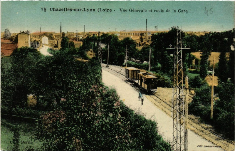 Carte postale ancienne Chazelles-sur-Lyon - Vue Générale et route de la Gare à Chazelles-sur-Lyon