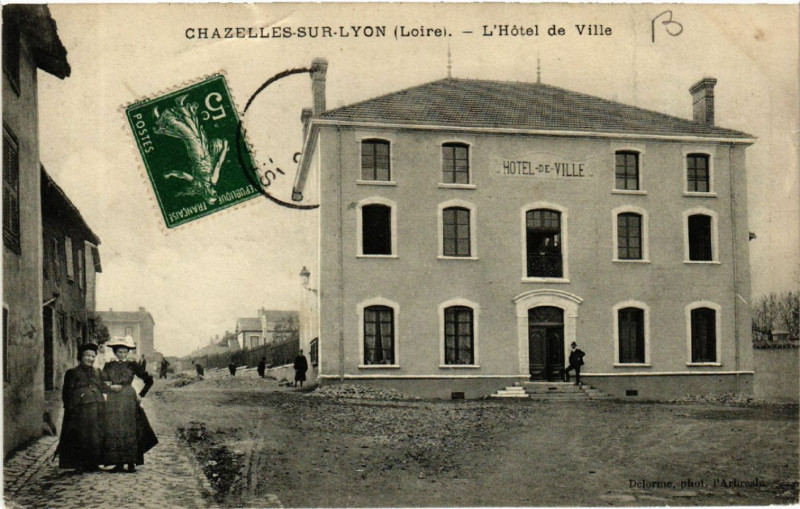 Carte postale ancienne Chazelles-sur-Lyon - L'Hotel de Ville à Chazelles-sur-Lyon