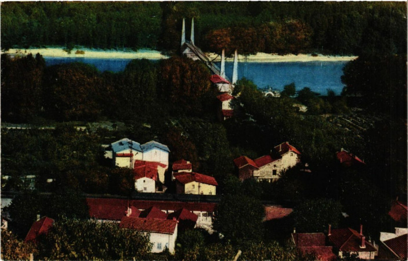 Carte postale ancienne Chavanay - Le Rhone et le Pont suspendu à Chavanay
