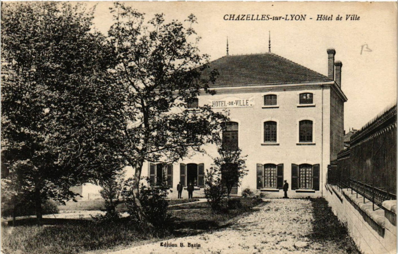 Carte postale ancienne Chazelles-sur-Lyon - Hotel de Ville à Chazelles-sur-Lyon