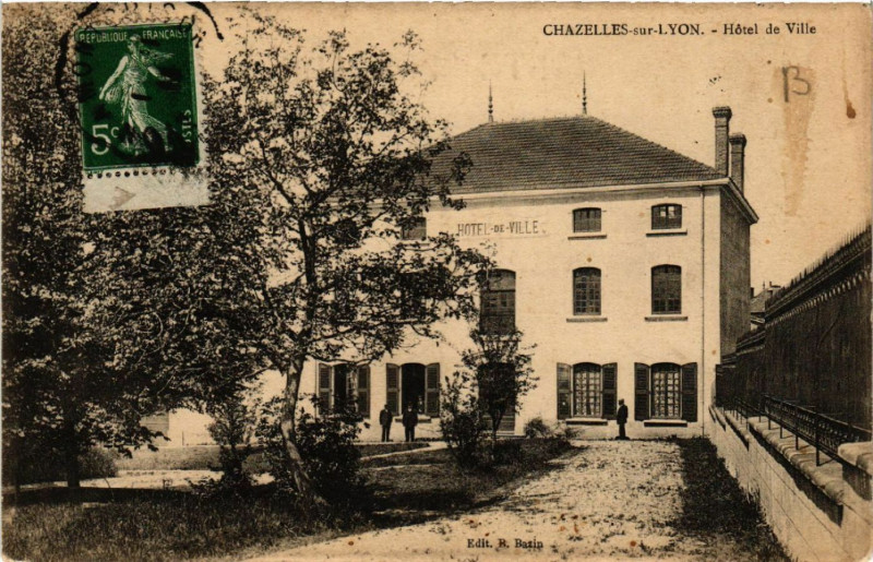 Carte postale ancienne Chazelles-sur-Lyon - Hotel de Ville à Chazelles-sur-Lyon