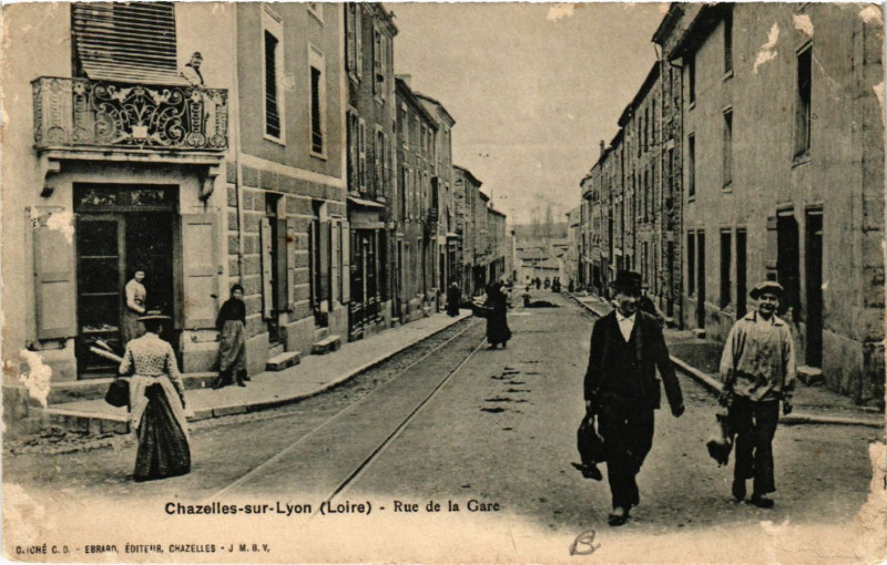 Carte postale ancienne Chazelles-sur-Lyon - Rue de la Gare à Chazelles-sur-Lyon
