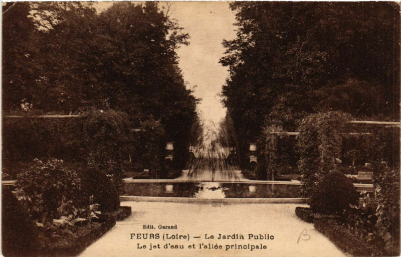 Carte postale ancienne Feurs - Le Jardin Public - Le jet d'eau et l'allée .. à Feurs