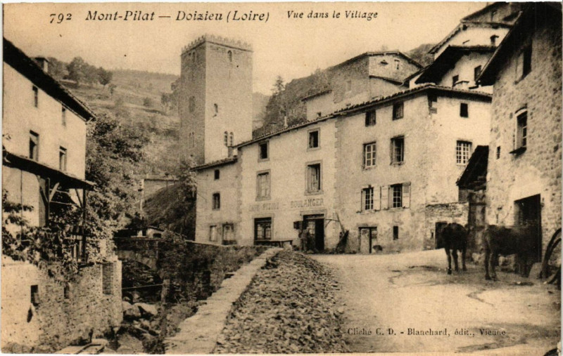 Carte postale ancienne Mont-Pilat - Doizieux- Vue dans le Village à Doizieux