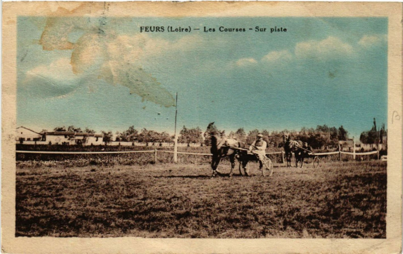 Carte postale ancienne Feurs - Les Courses - Sur piste à Feurs