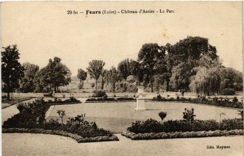 Carte postale ancienne Feurs - Chateau d'Assier - Le Parc à Feurs