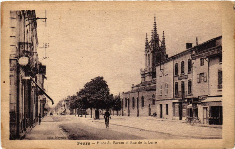 Carte postale ancienne Feurs - Place du Forum et Rue de la Loire à Feurs