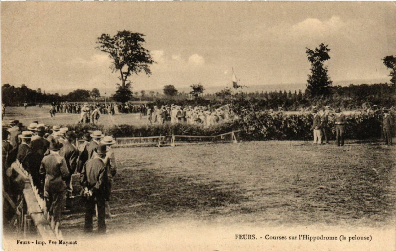 Carte postale ancienne Feurs - Courses sur l'Hippodrome (la pelouse) à Feurs