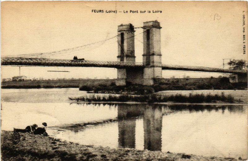 Carte postale ancienne Feurs - Le Pont sur la Loire à Feurs