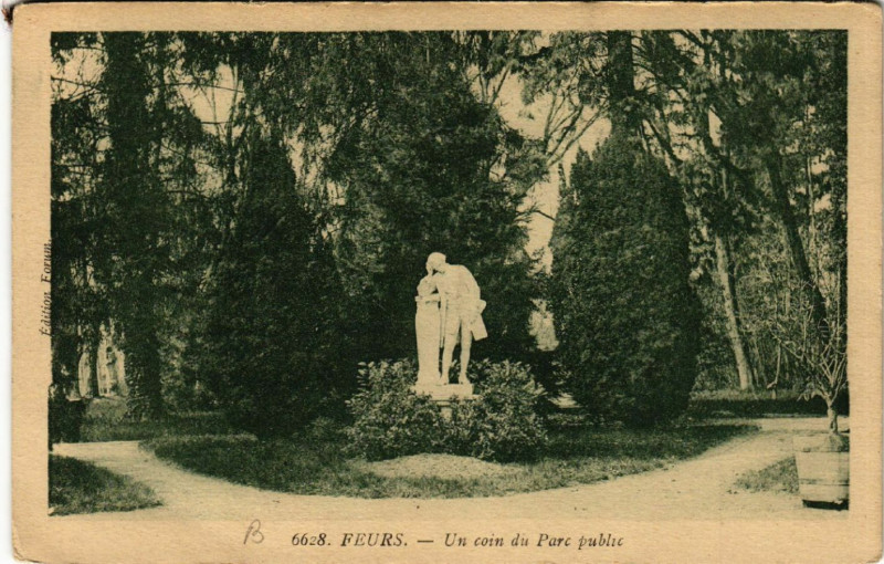Carte postale ancienne Feurs - Un coin du Parc public à Feurs