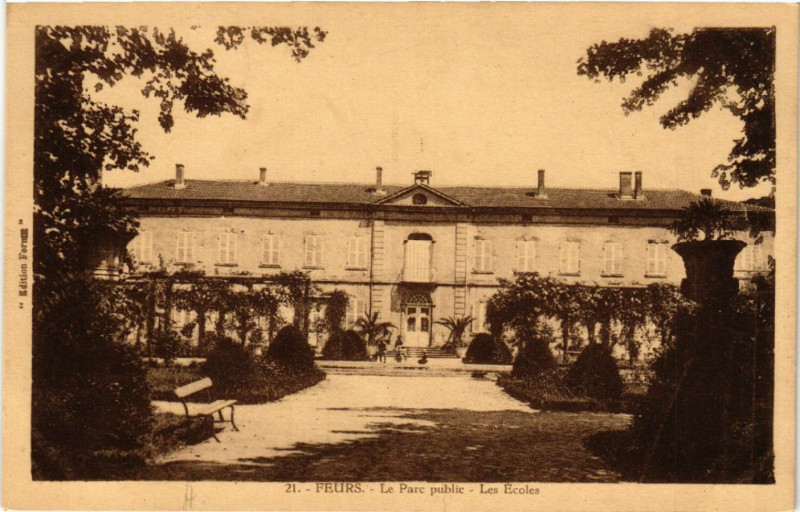 Carte postale ancienne Feurs - Le Parc public - Les Ecoles à Feurs