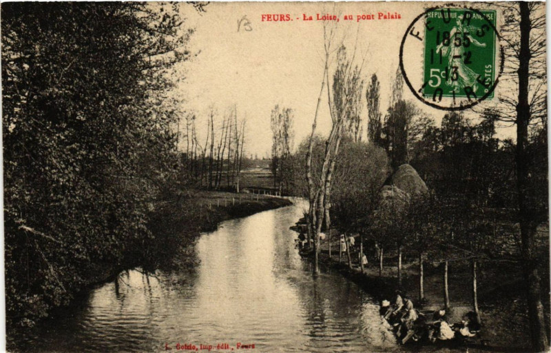 Carte postale ancienne Feurs - La Loire au pont Palais à Feurs