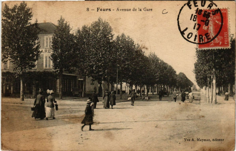 Carte postale ancienne Feurs - Avenue de la Gare à Feurs
