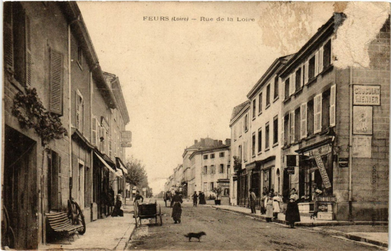 Carte postale ancienne Feurs - Rue de la Loire à Feurs