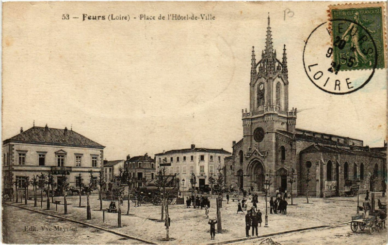 Carte postale ancienne Feurs - Place de l'Hotel-de-Ville à Feurs