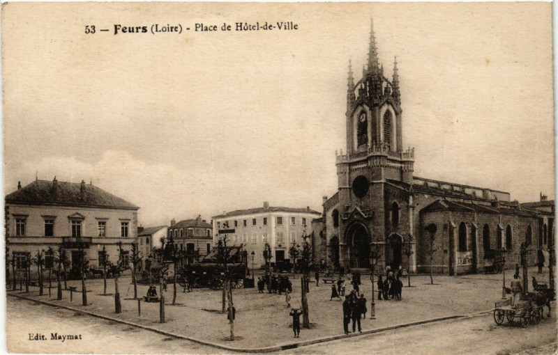 Carte postale ancienne Feurs - Place de Hotel-de-Ville à Feurs
