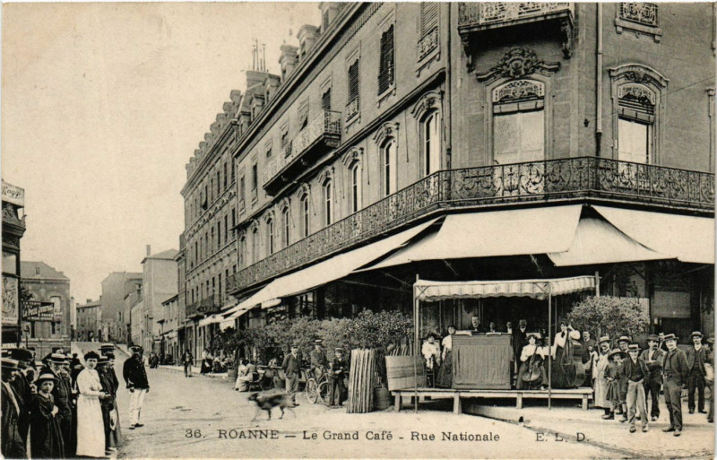 Carte postale ancienne Roanne Le Grand Café - Rue Nationale à Roanne