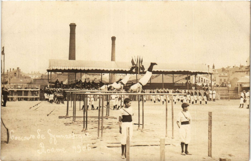Carte postale ancienne Roanne Concours de Gymnastique 1906 carte photo à Roanne