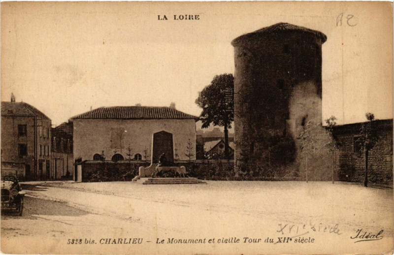 Carte postale ancienne La Loire - Charlieu - Le Monument et Vieile Tour du Xii siécle à Charlieu