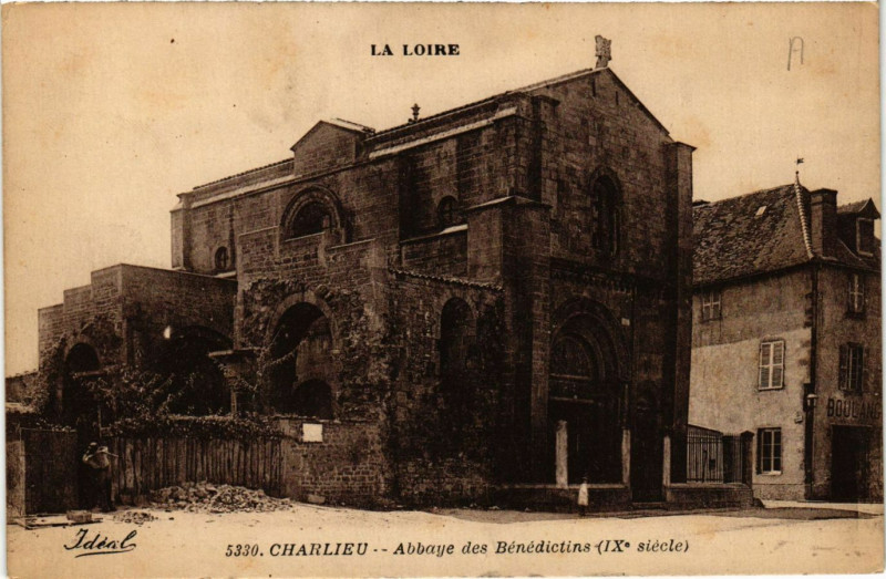Carte postale ancienne La Loire - Charlieu - Abbaye des Bénédictins (Ix siécle) à Charlieu