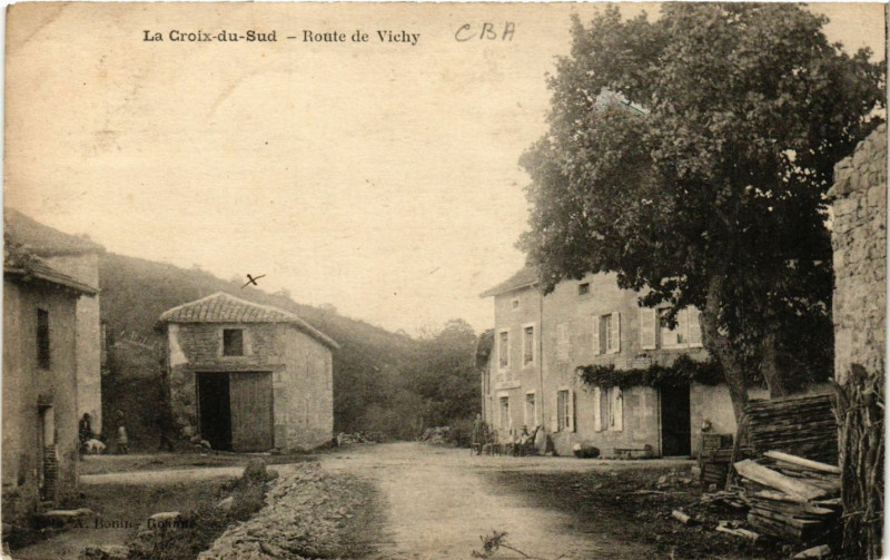 Carte postale ancienne La Croix-du-Sud - Route de Vichy