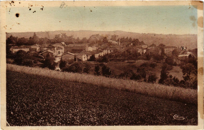 Carte postale ancienne Chevriées-en-Forez - Vue générale