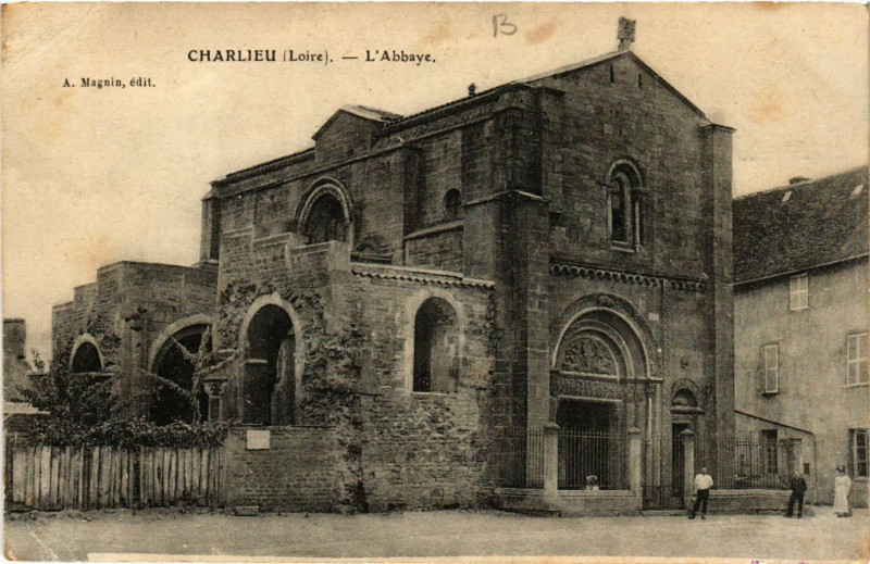 Carte postale ancienne Charlieu - L'Abbaye à Charlieu