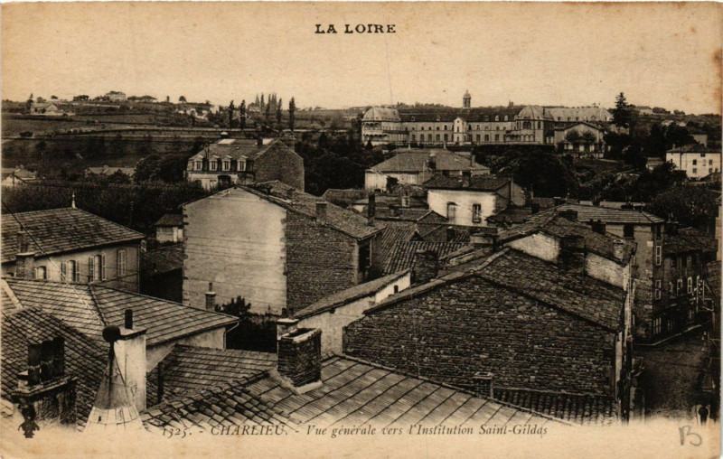 Carte postale ancienne Charlieu - Vue générale vers l'Insiution St-Gilda à Charlieu