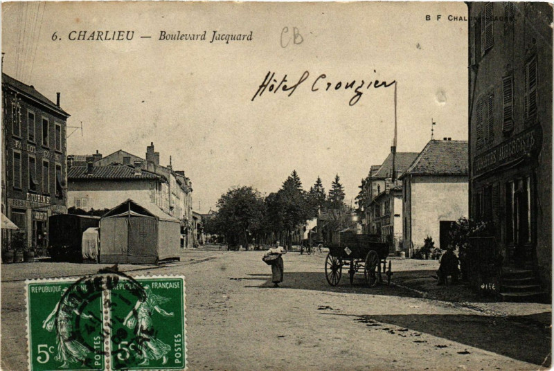 Carte postale ancienne Charlieu - Boulevard Jacquard à Charlieu
