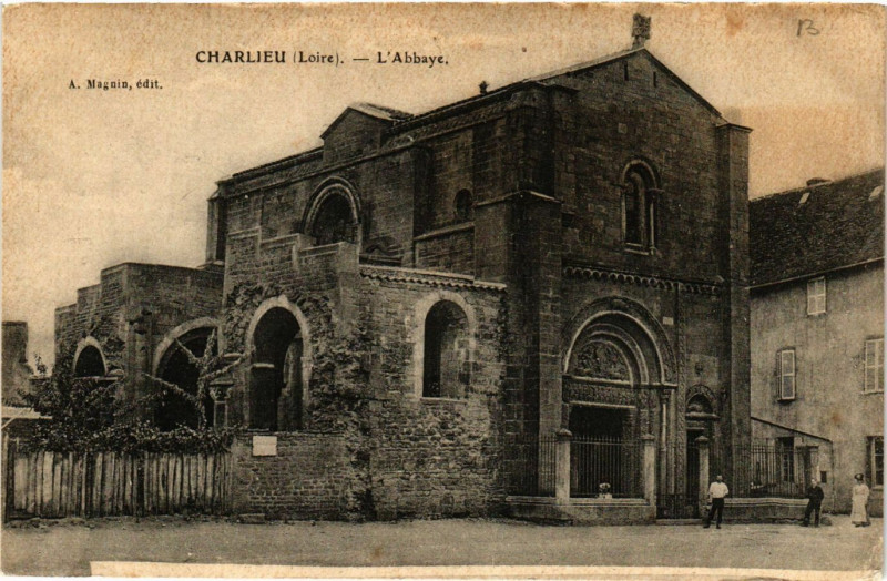 Carte postale ancienne Charlieu - L'Abbaye à Charlieu