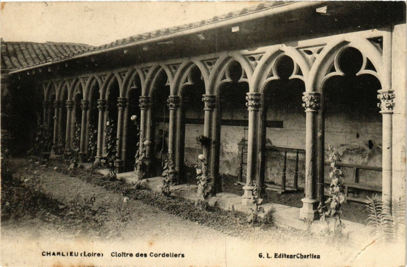 Carte postale ancienne Charlieu - Cloitre des Cordeilers à Charlieu
